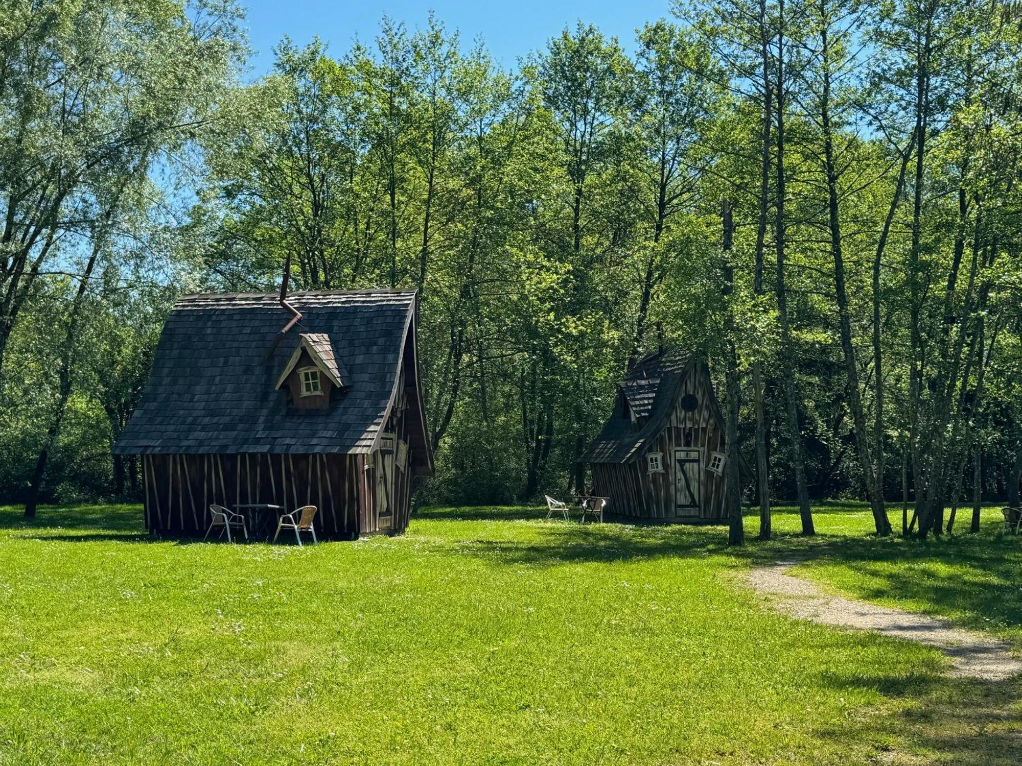 レ ロッジズ デュ ラック Saint-Alban-de-Montbel エクステリア 写真